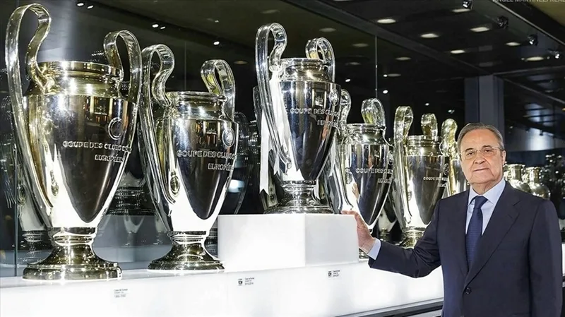 Real Madrid sở hữu khoảng 129 cúp nếu tính rộng các danh hiệu quốc tế, quốc nội và khu vực lịch sử.